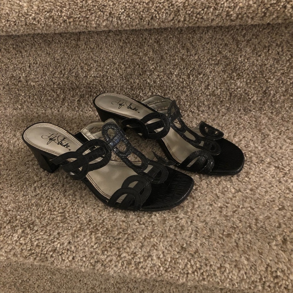 Life Stride Black Open-Toe Low Heel Mules